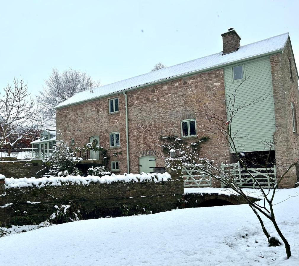Beautiful Old Water Mill In Rural Herefordshire ภายนอก รูปภาพ